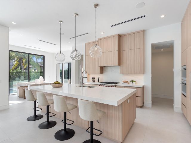 Продажа дома по адресу 498 NE 6th Street - фото 6862885