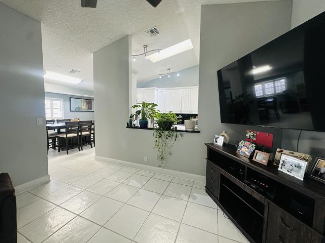 Продажа дома по адресу 21023 Rustlewood Avenue - фото 6782959