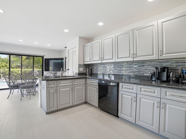 Продажа дома по адресу 11374 Boca Woods Lane - фото 6782967