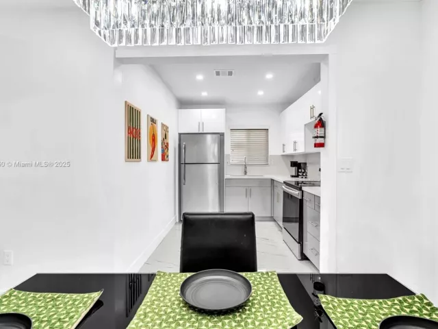 Дом в аренду по адресу 797 NW 35th St - фото 6776021