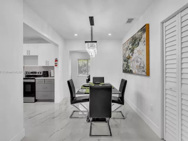 Дом в аренду по адресу 797 NW 35th St - фото 6776024