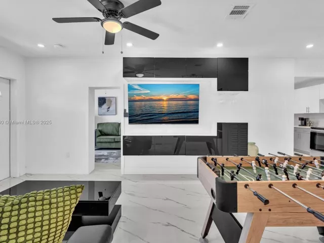 Дом в аренду по адресу 797 NW 35th St - фото 6776026