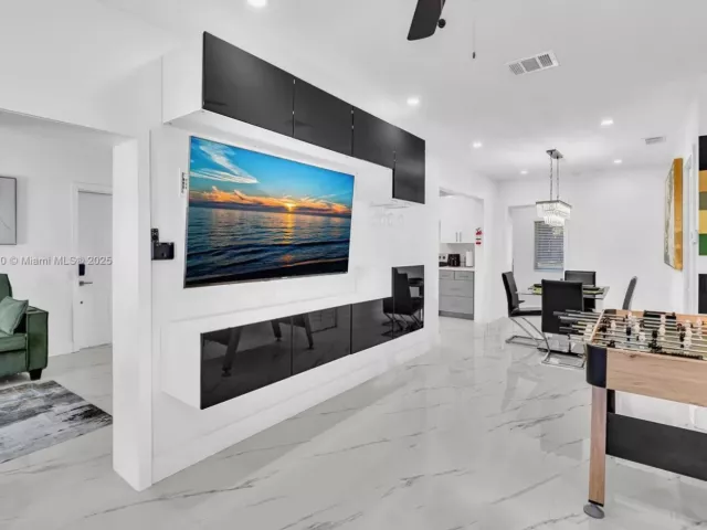 Дом в аренду по адресу 797 NW 35th St - фото 6776027