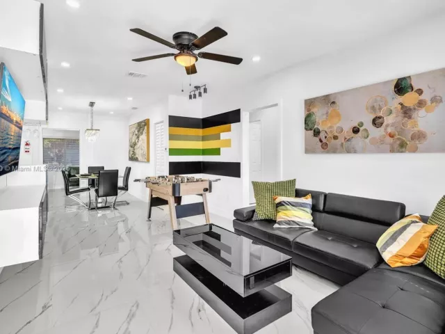 Дом в аренду по адресу 797 NW 35th St - фото 6776030