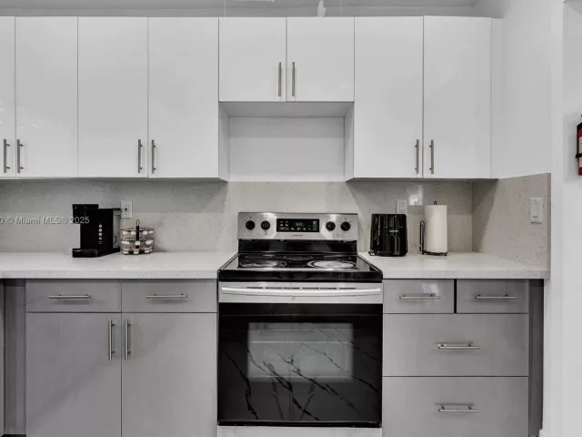 Дом в аренду по адресу 797 NW 35th St - фото 6776014