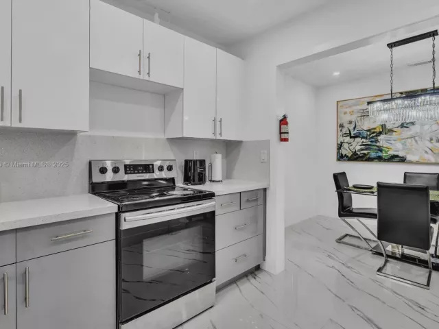 Дом в аренду по адресу 797 NW 35th St - фото 6776016