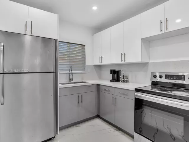 Дом в аренду по адресу 797 NW 35th St - фото 6776017