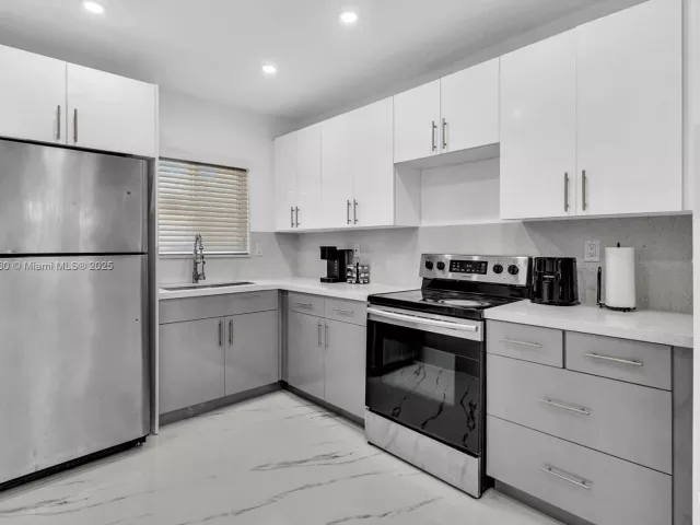 Дом в аренду по адресу 797 NW 35th St - фото 6776018