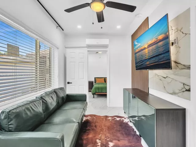 Дом в аренду по адресу 797 NW 35th St - фото 6776012