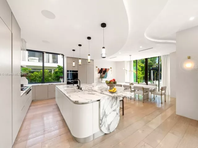 Продажа дома по адресу 2053 N Bay Rd - фото 6778278