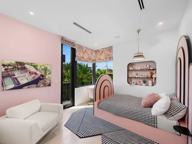 Продажа дома по адресу 2053 N Bay Rd - фото 6778270