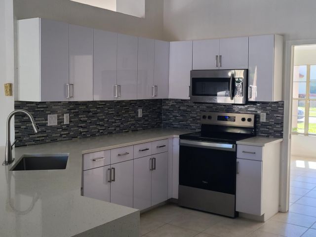 Дом в аренду по адресу 10758 Cypress Bend Drive - фото 6808789