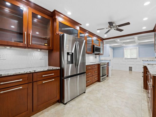 Продажа дома по адресу 2041 NE 59th Street - фото 6777710