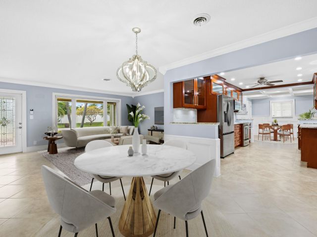 Продажа дома по адресу 2041 NE 59th Street - фото 6777712