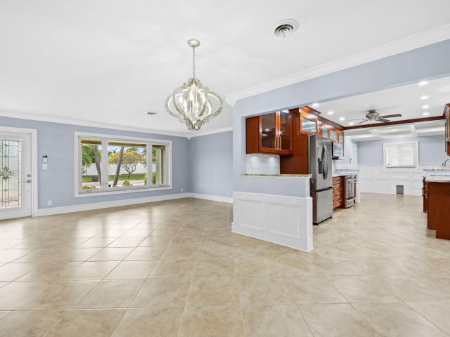 Продажа дома по адресу 2041 NE 59th Street - фото 6777713