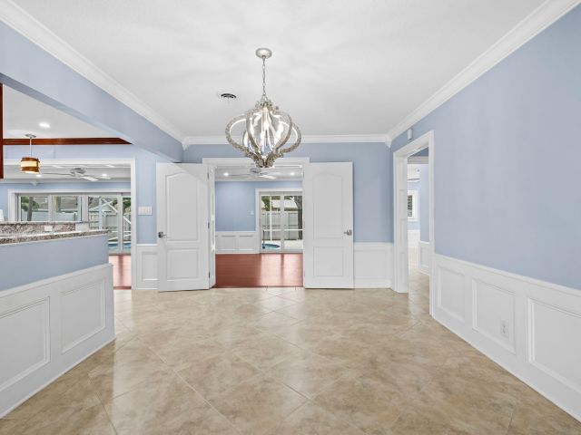 Продажа дома по адресу 2041 NE 59th Street - фото 6777714