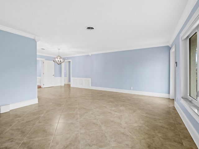 Продажа дома по адресу 2041 NE 59th Street - фото 6777715