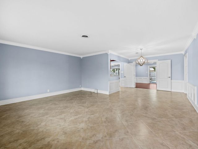 Продажа дома по адресу 2041 NE 59th Street - фото 6777717