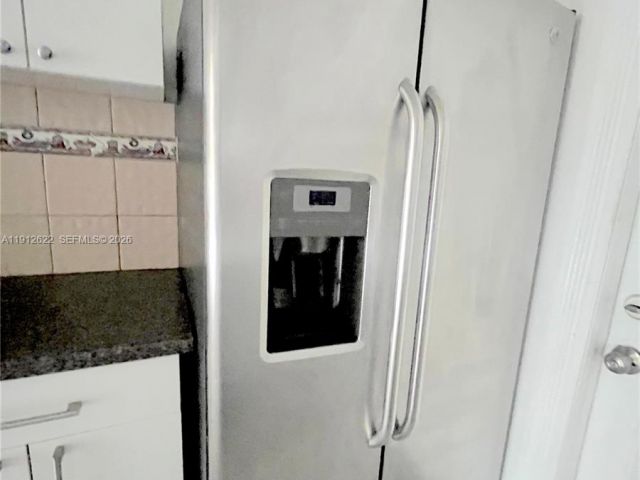 Дом в аренду по адресу 18240 NW 41st Pl 2 - фото 7479879