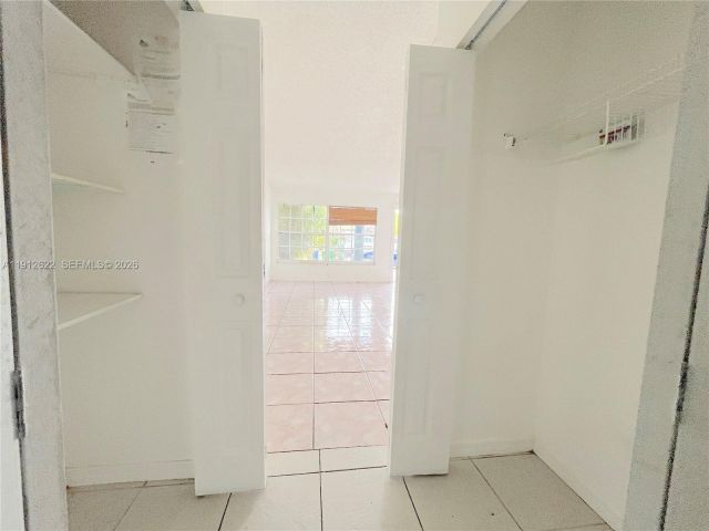 Дом в аренду по адресу 18240 NW 41st Pl 2 - фото 7479880