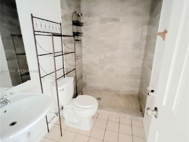 Дом в аренду по адресу 18240 NW 41st Pl 2 - фото 7479885