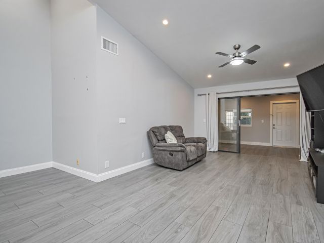 Продажа дома по адресу 7706 Solimar Circle - фото 6780392