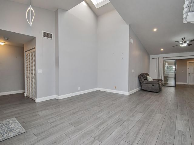 Продажа дома по адресу 7706 Solimar Circle - фото 6780395