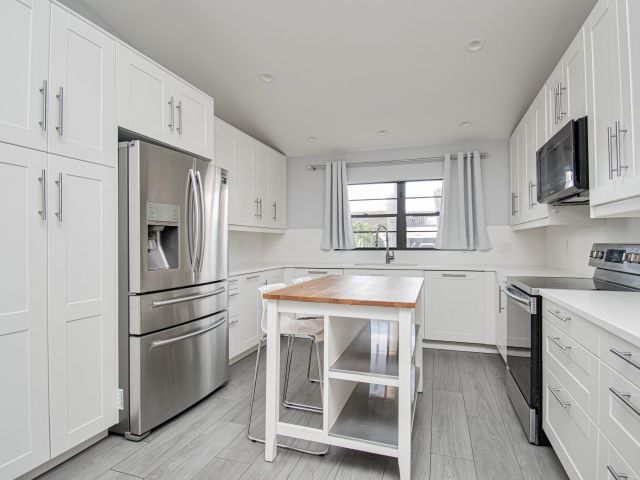 Продажа дома по адресу 7706 Solimar Circle - фото 6780399