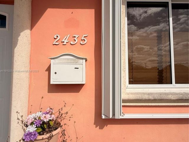 Дом в аренду по адресу 2435 Wilson St 1 - фото 7455591