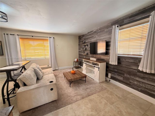 Дом в аренду по адресу 2435 Wilson St 1 - фото 7455597