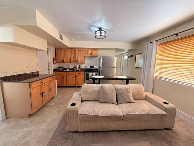 Дом в аренду по адресу 2435 Wilson St 1 - фото 7455602