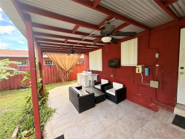 Дом в аренду по адресу 2435 Wilson St 1 - фото 7455607