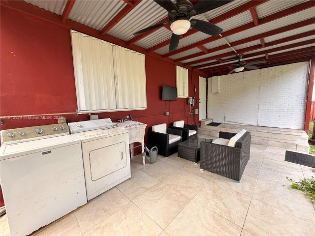 Дом в аренду по адресу 2435 Wilson St 1 - фото 7455618