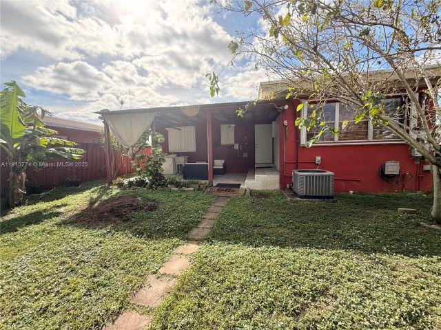 Дом в аренду по адресу 2435 Wilson St 1 - фото 7455624