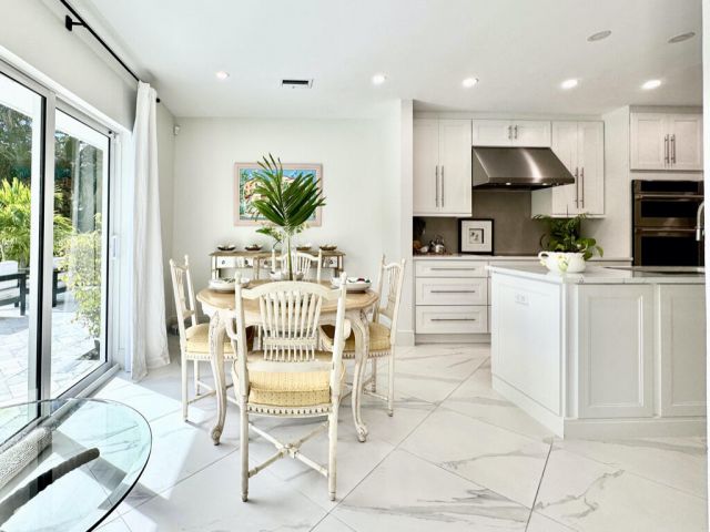 Продажа дома по адресу 15240 Tall Oak Avenue - фото 6804805