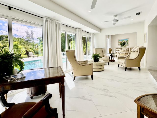 Продажа дома по адресу 15240 Tall Oak Avenue - фото 6804807