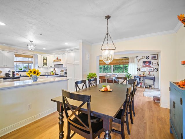 Продажа дома по адресу 10611 NW 18th Place - фото 6781697