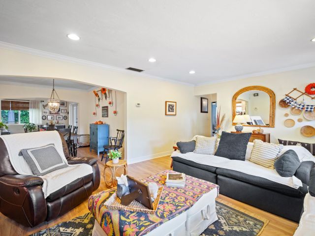 Продажа дома по адресу 10611 NW 18th Place - фото 6781699