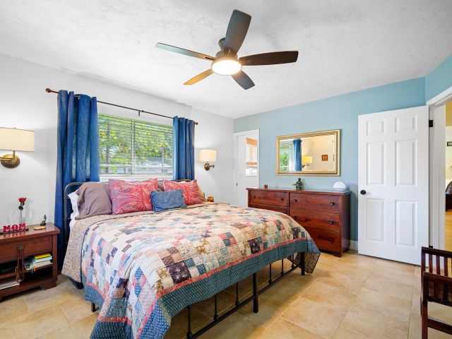 Продажа дома по адресу 10611 NW 18th Place - фото 6781702