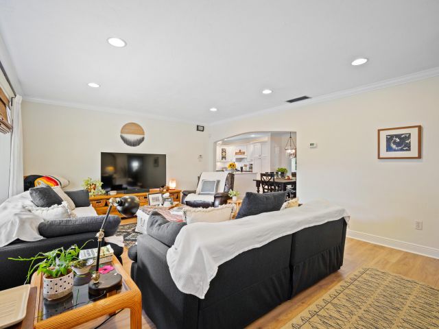 Продажа дома по адресу 10611 NW 18th Place - фото 6781703