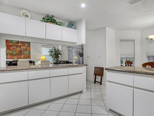 Продажа дома по адресу 712 Golf Court - фото 6803555