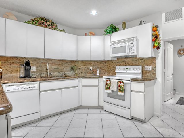 Продажа дома по адресу 712 Golf Court - фото 6803556