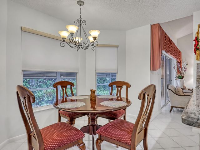 Продажа дома по адресу 712 Golf Court - фото 6803558