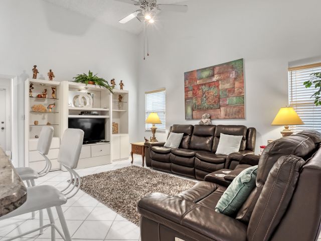 Продажа дома по адресу 712 Golf Court - фото 6803559