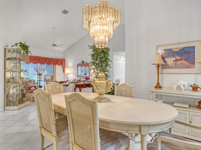 Продажа дома по адресу 712 Golf Court - фото 6803563