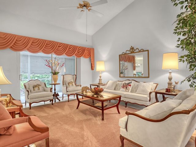 Продажа дома по адресу 712 Golf Court - фото 6803568