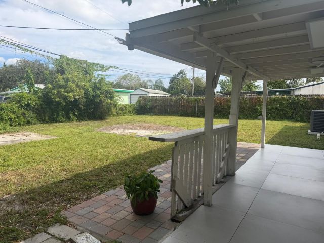 Дом в аренду по адресу 4511 SW 23rd Street - фото 6799129