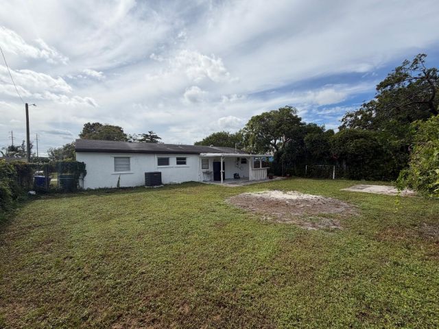 Дом в аренду по адресу 4511 SW 23rd Street - фото 6799131