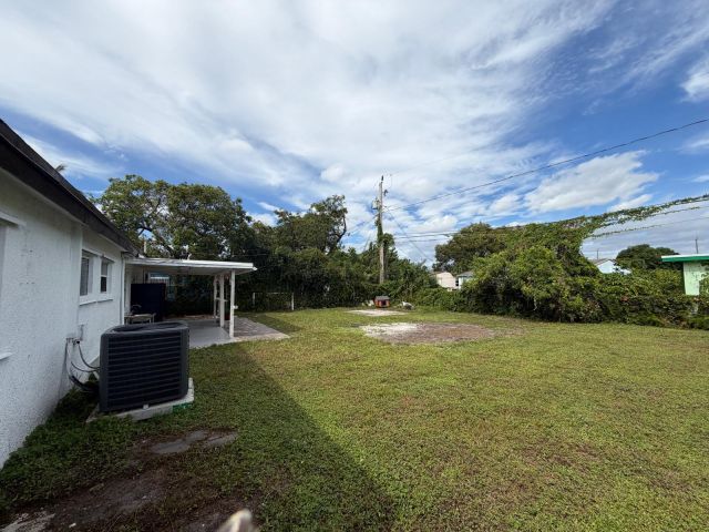 Дом в аренду по адресу 4511 SW 23rd Street - фото 6799133