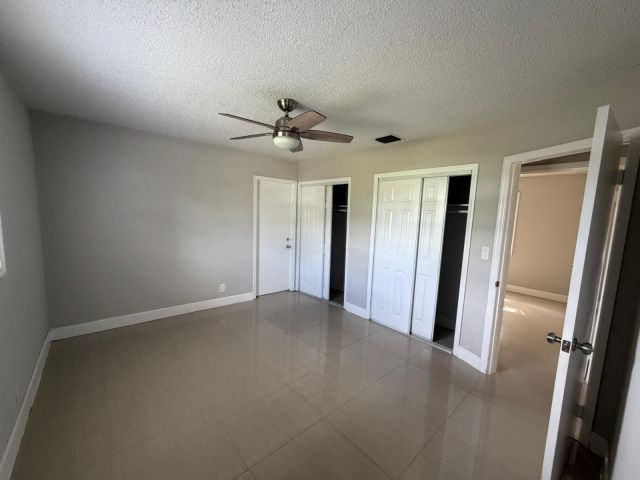 Дом в аренду по адресу 4511 SW 23rd Street - фото 6799137